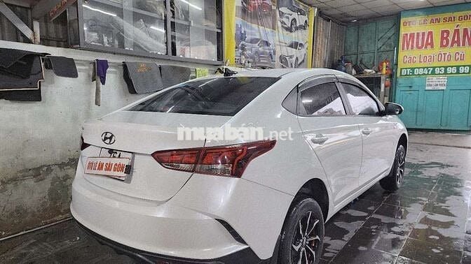 Hyundai Accent 2022 số sàn trắng 5 chỗ