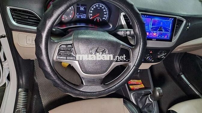 Hyundai Accent 2022 số sàn trắng 5 chỗ