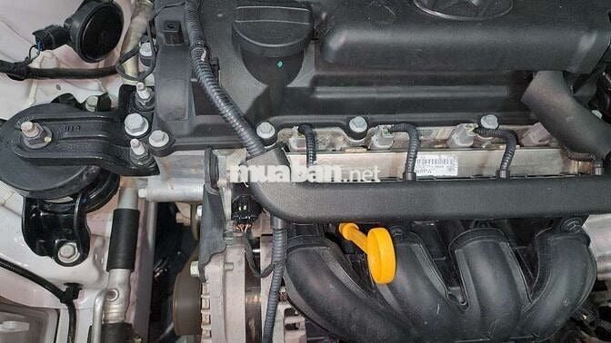 Hyundai Accent 2022 số sàn trắng 5 chỗ
