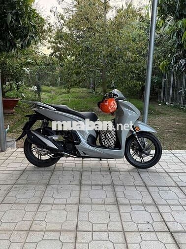 cần ra đi  SH350i 2022 Xám đi12000 km