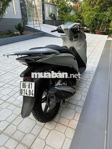 cần ra đi  SH350i 2022 Xám đi12000 km