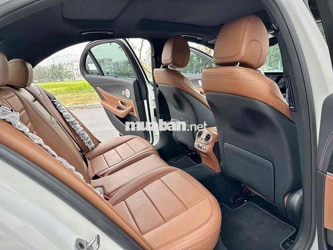 Toyota Hà Đông bán E300 2021 Trắng 34000 mile