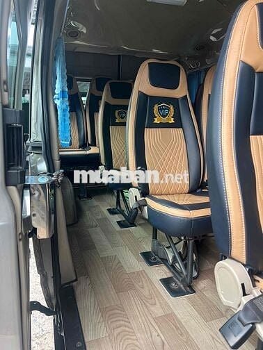 Ford Transit 16 chỗ Bạc