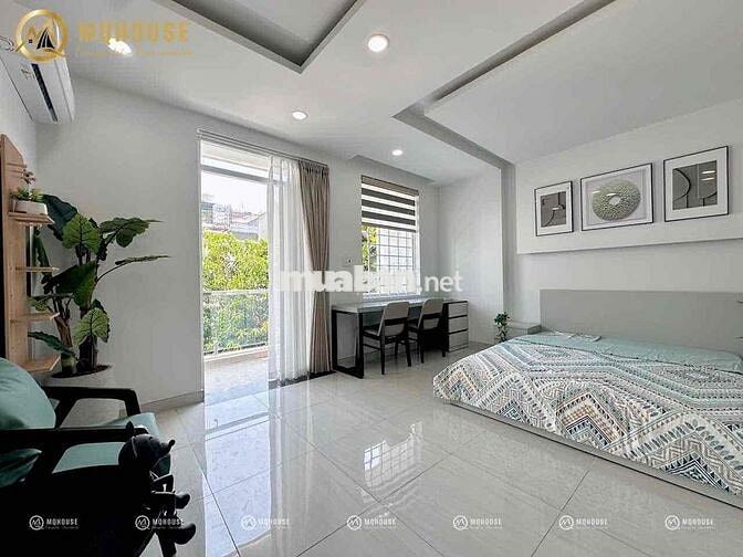 Căn hộ 1PN ban công tách bếp full nội thất tone trắng, phòng rộng đẹp