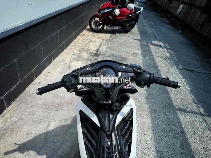 Yamaha Exciter 135 5 số Trắng Đen Đỏ