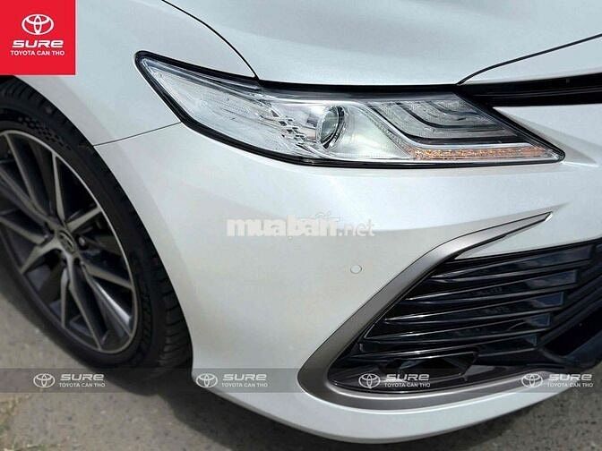Toyota Camry 2.0Q (CVT) 2022 Trắng ngọc trai
