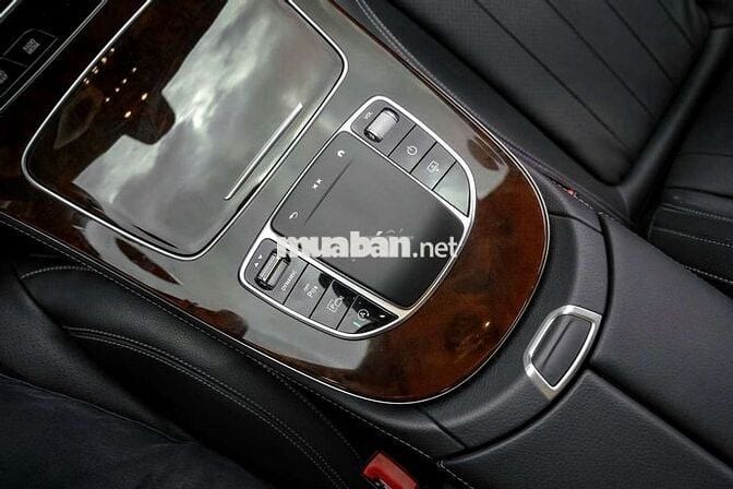 Mercedes E200 Exclusive V1 model 2023 cực đẹp
