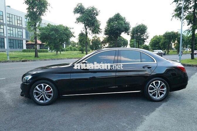 Mercedes C200 2***0 km Đen