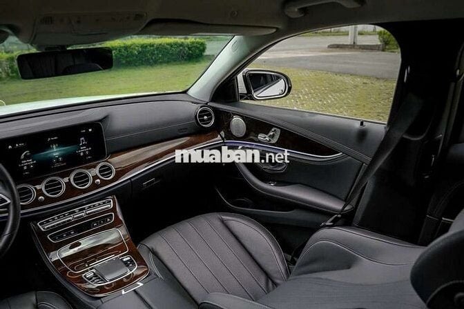 Mercedes E200 Exclusive V1 model 2023 cực đẹp