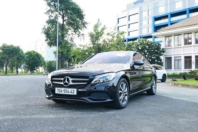 Mercedes C200 2***0 km Đen