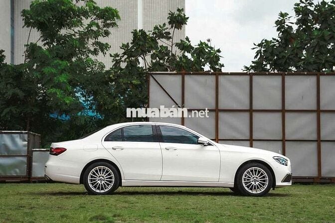 Mercedes E200 Exclusive V1 model 2023 cực đẹp