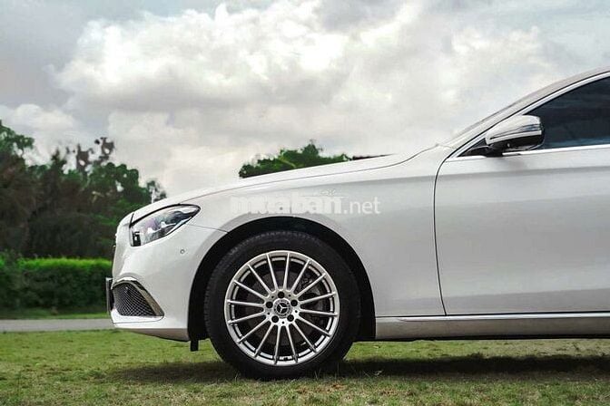 Mercedes E200 Exclusive V1 model 2023 cực đẹp
