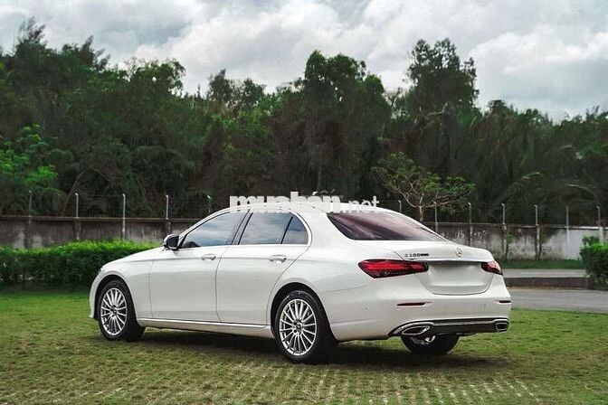 Mercedes E200 Exclusive V1 model 2023 cực đẹp