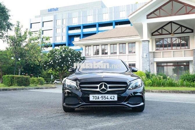 Mercedes C200 2***0 km Đen