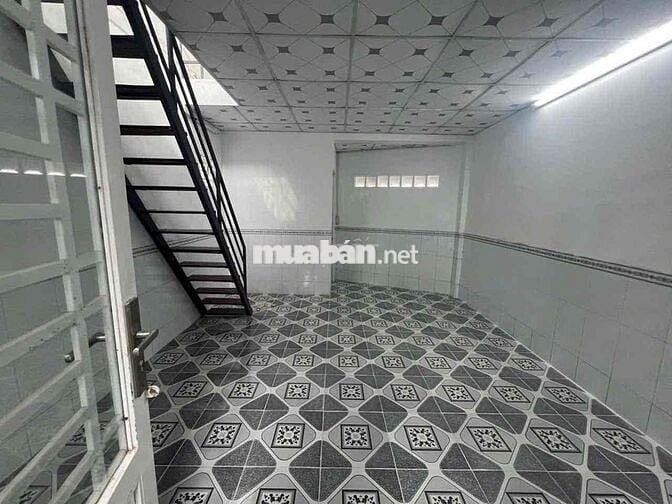 Nhà 4x20m trệt gác có sân rộng - hẻm Nguyễn Văn Cừ