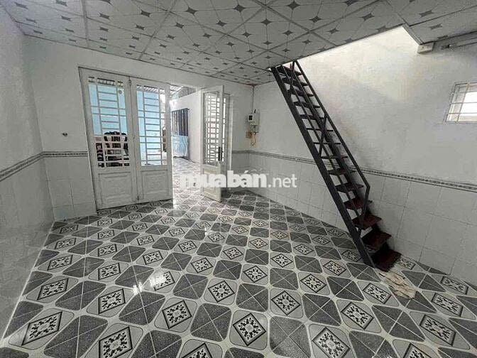Nhà 4x20m trệt gác có sân rộng - hẻm Nguyễn Văn Cừ