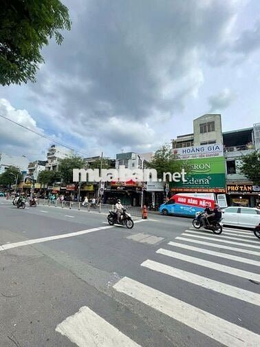 Nhà nguyên căn Đ. Trường Chinh ngay Ngã Ba Đối Diện Chợ Và Trường Học