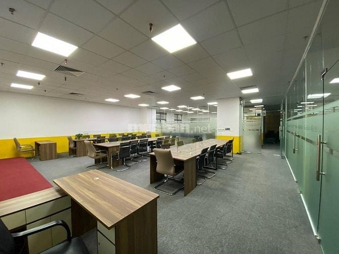 Nguyễn Chí Thanh,sàn 140m2 lô góc 3 mặt thoáng cần cho thuê gấp