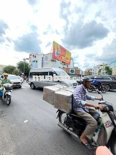 Nhà nguyên căn Đ. Trường Chinh ngay Ngã Ba Đối Diện Chợ Và Trường Học