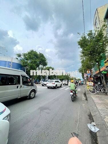 Nhà nguyên căn Đ. Trường Chinh ngay Ngã Ba Đối Diện Chợ Và Trường Học