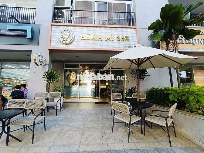 NHÂN VIÊN BÁN HÀNG CHUỖI BÁNH MÌ 362