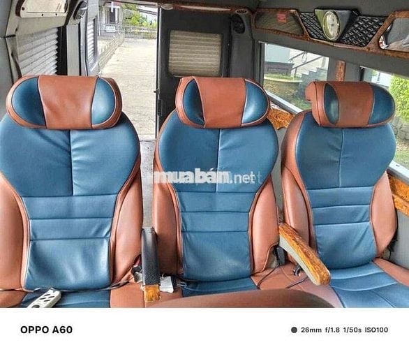 Ford Transit 2018 3/6 chỗ Đỏ trắng