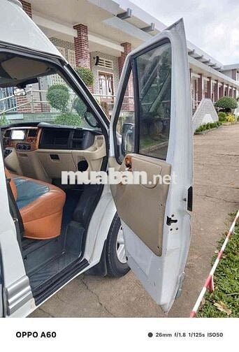 Ford Transit 2018 3/6 chỗ Đỏ trắng