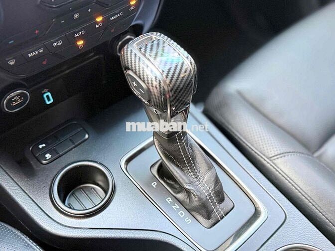 Ford Everest Titanium 2019 Đen 7 chỗ