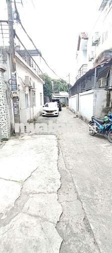 kiot mặt tiền hẻm mới tinh gác cao 2m
