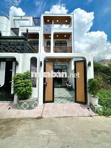 Nhà Gần Chợ Hưng Long 100m2 3PN 3Wc SHR Giá Rẻ Nhất Khu Vực