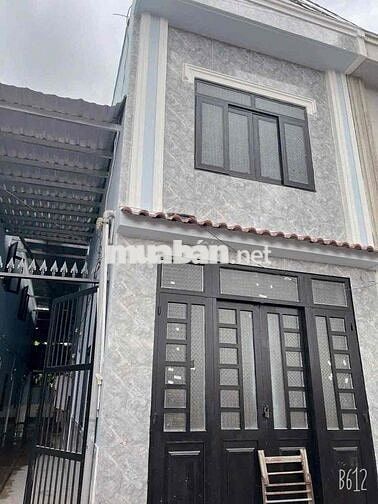 Đường 825 -  KV 4 - cách Công Viên Võ Văn Tần 2Km - Thị Trấn Đức Hoà