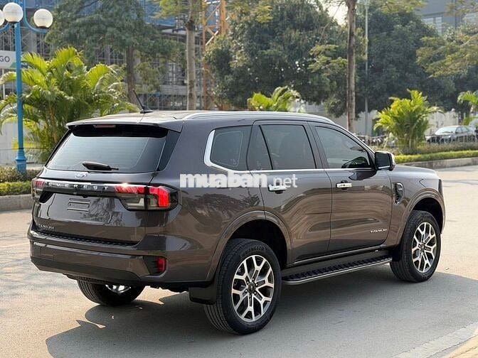 Ford Everest Titanium 4x2 2025 Nâu Diesel Tự động