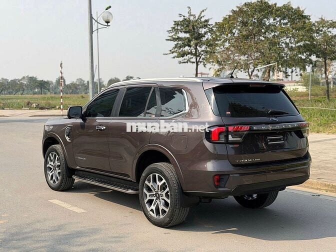 Ford Everest Titanium 4x2 2025 Nâu Diesel Tự động