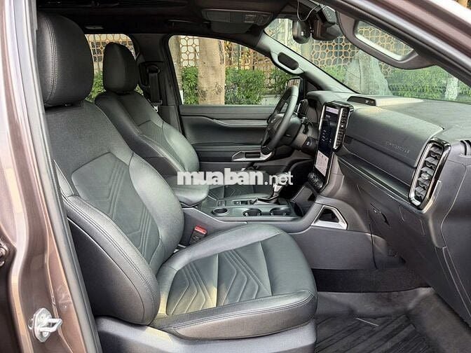 Ford Everest Titanium 4x2 2025 Nâu Diesel Tự động