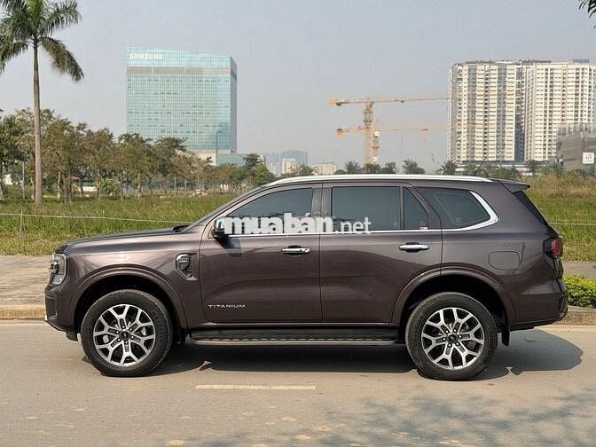 Ford Everest Titanium 4x2 2025 Nâu Diesel Tự động