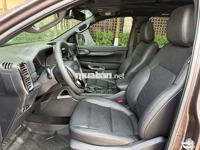 Ford Everest Titanium 4x2 2025 Nâu Diesel Tự động