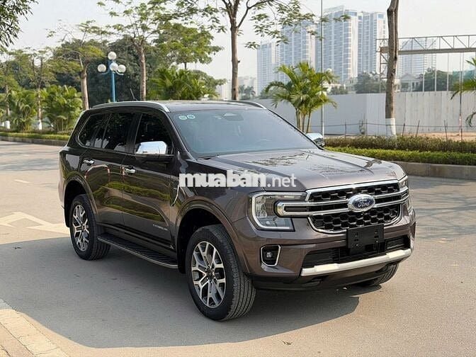 Ford Everest Titanium 4x2 2025 Nâu Diesel Tự động