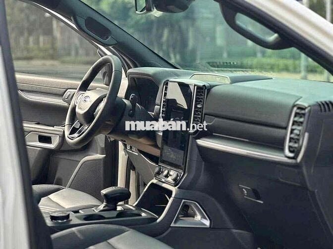 Ford Everest Titanium 4x4 Full Option 2025 Trắng