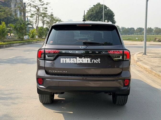 Ford Everest Titanium 4x2 2025 Nâu Diesel Tự động