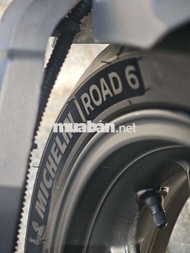 GPX Mad300 2022 Đen lốp Michelin Road 6