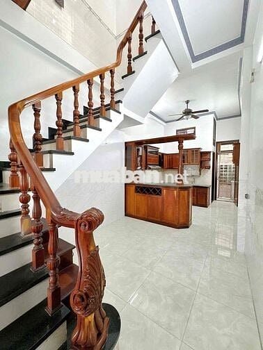 NHÀ ĐẸP NGAY NGÃ 3 GIÁ RẺ,THUẬN TIỆN ĐỊNH CƯ KINH DOANH TẠI NHÀ