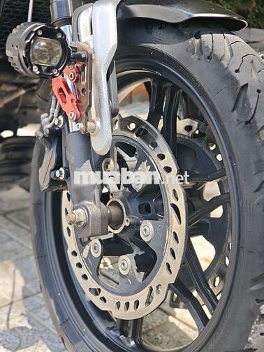 GPX Mad300 2022 Đen lốp Michelin Road 6