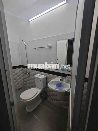 NHÀ ĐẸP 2LẦU FULL NỘI THẤT HẺM OTO NGAY ĐƯỜNG LINH ĐÔNG, PHẠM VĂN ĐỒNG