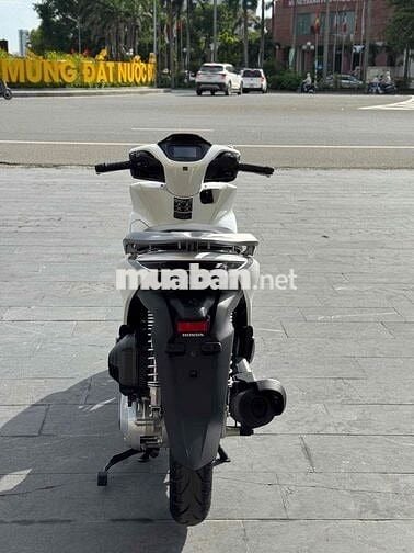 Honda SH 2026 Trắng Nhập khẩu 300km