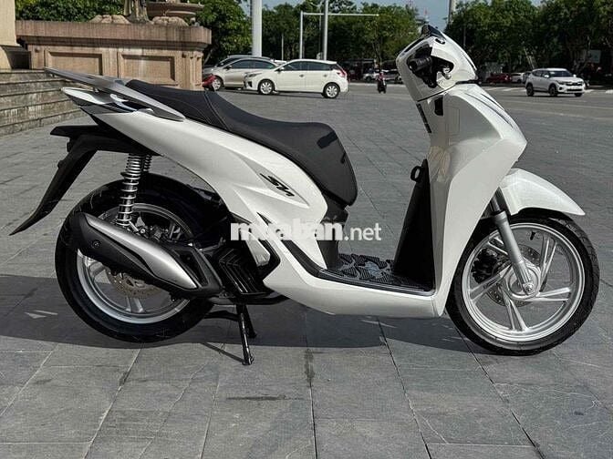Honda SH 2026 Trắng Nhập khẩu 300km