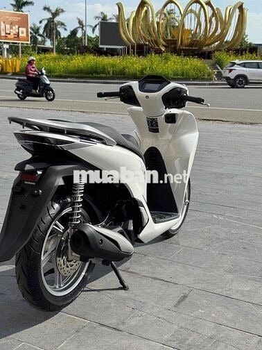 Honda SH 2026 Trắng Nhập khẩu 300km