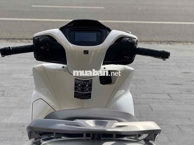 Honda SH 2026 Trắng Nhập khẩu 300km