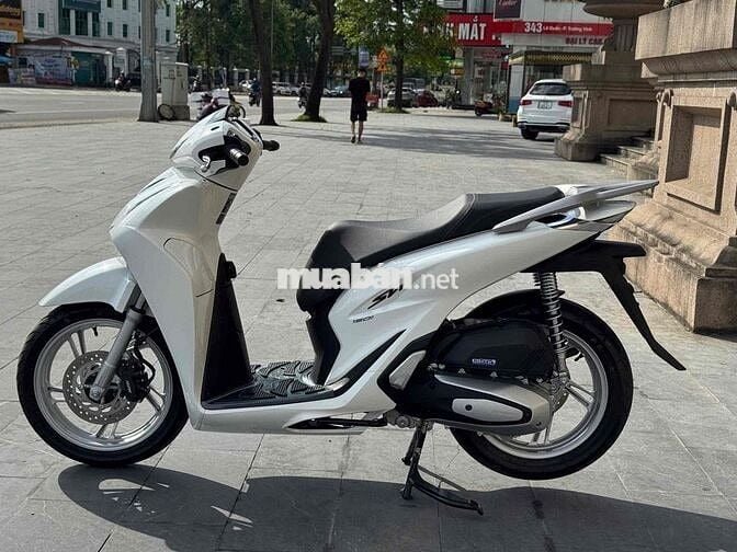 Honda SH 2026 Trắng Nhập khẩu 300km