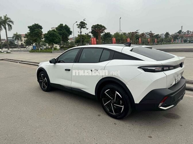 Peugeot 408 Trắng 5 chỗ