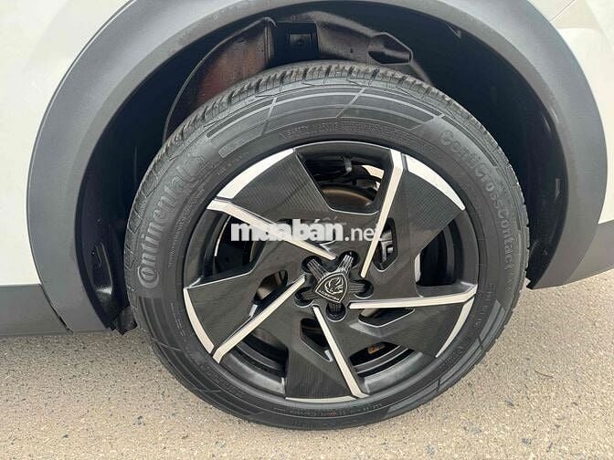 Peugeot 408 Trắng 5 chỗ